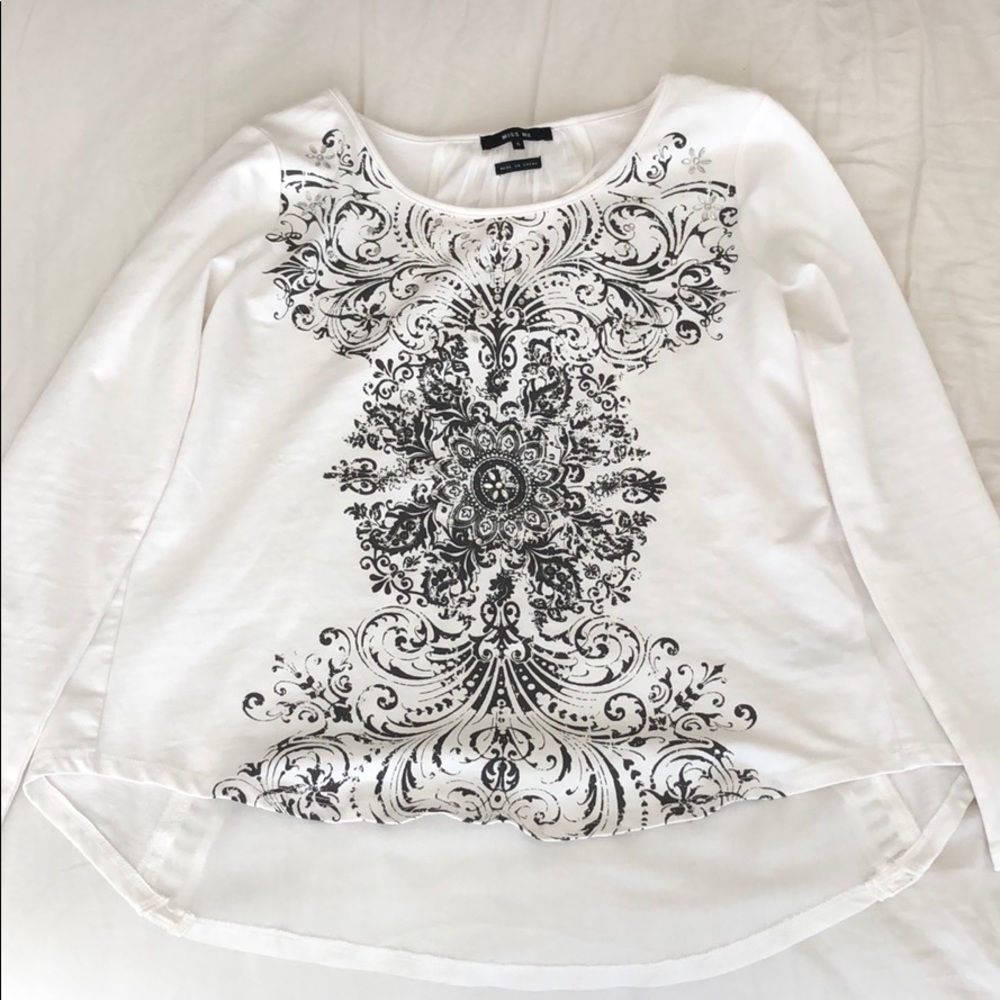 Super cute Miss Me top!